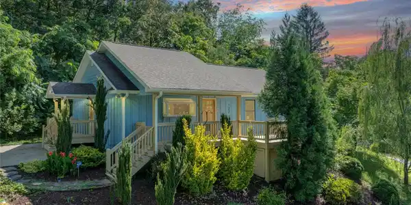 123 Thurland Avenue
