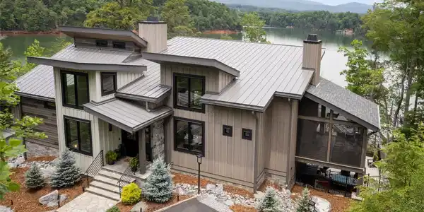 425 Dockside Drive