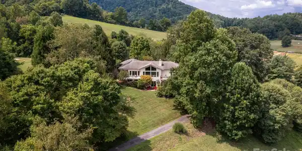 32 Scenic Valley Drive