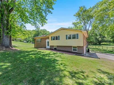 182 Fairway Hills Drive