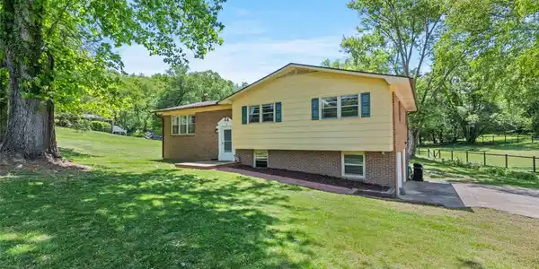 182 Fairway Hills Drive