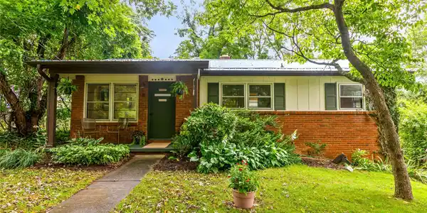8 Ridge Avenue