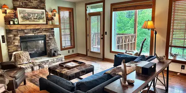222 Creekside Way