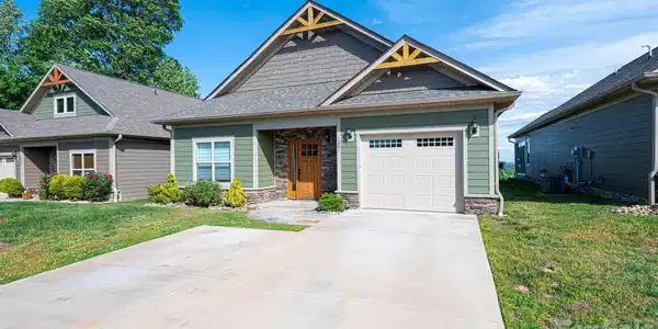 1381 River Club Ridge