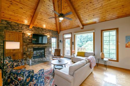 222 Creekside Way