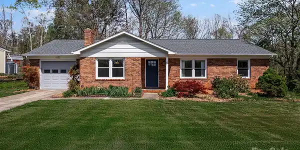 29 Knoll Ridge Drive