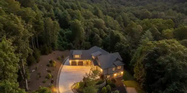 8 Lakeview Drive