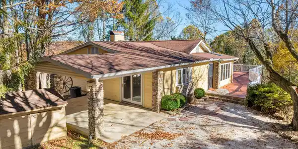 20 Fairview Heights Drive