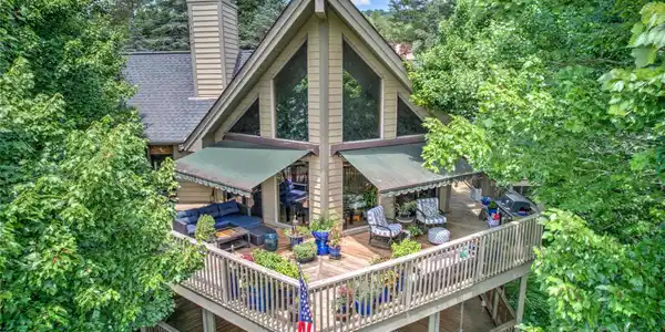 6 Manor Way