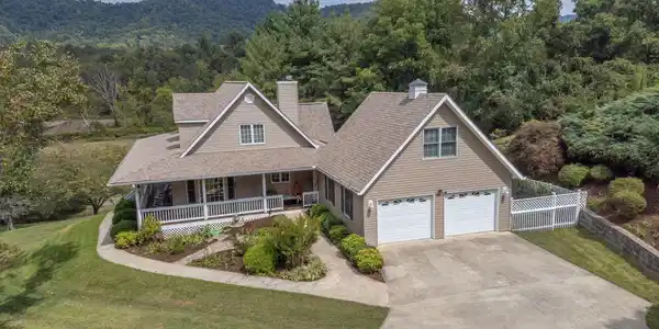 26 Horseshoe Trail