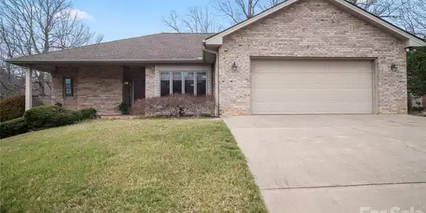105 Fairway Knoll Drive
