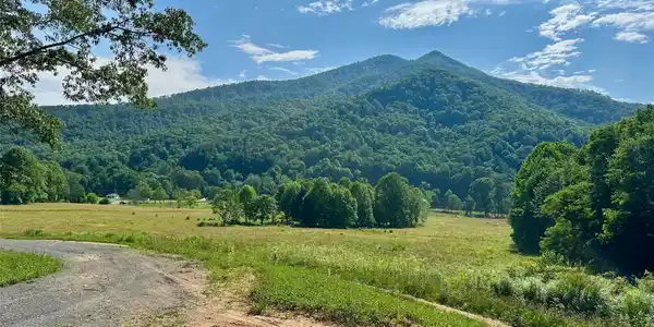 02 Highland River Parkway