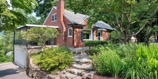 72 Ivanhoe Avenue