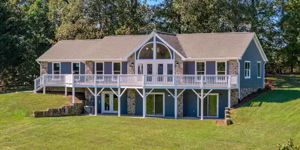 59 Knollview Drive