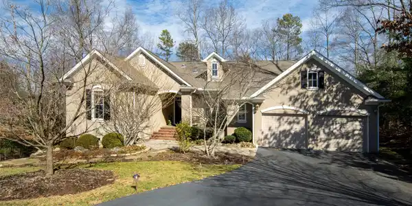 14 White Palmer Court