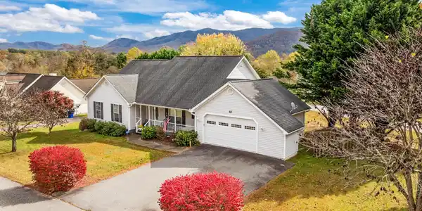 60 Eden Glen Road