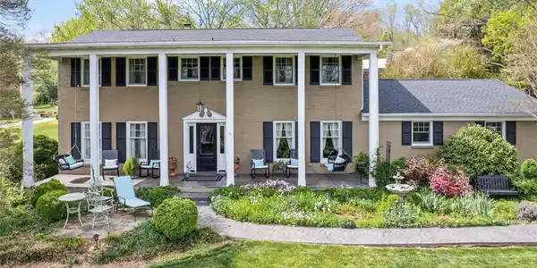 60 Club Knoll Avenue