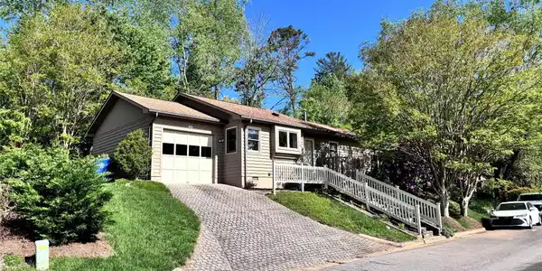 5 A Hedgerose Court