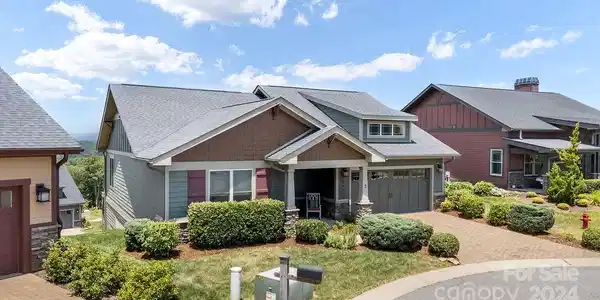 7 Pinnacle Crest Circle