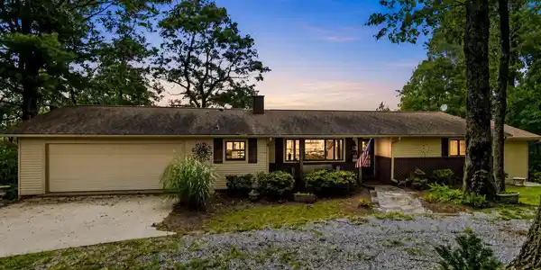 327 Summit Road