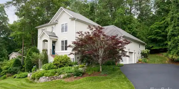 7 White Palmer Court
