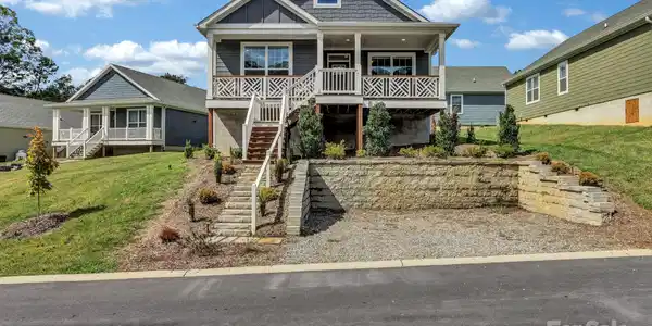 1205 Seven Sisters Lane