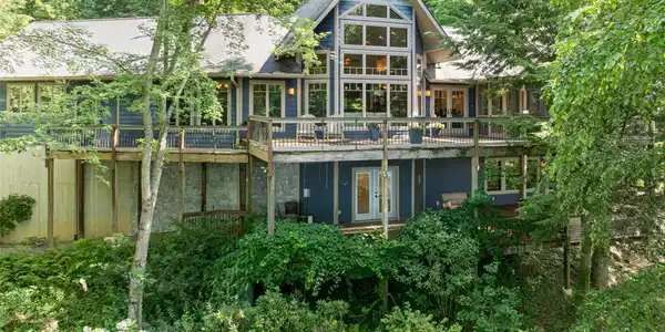 935 Whites Lake Boulevard