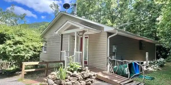 105 Chestnut Hill Road
