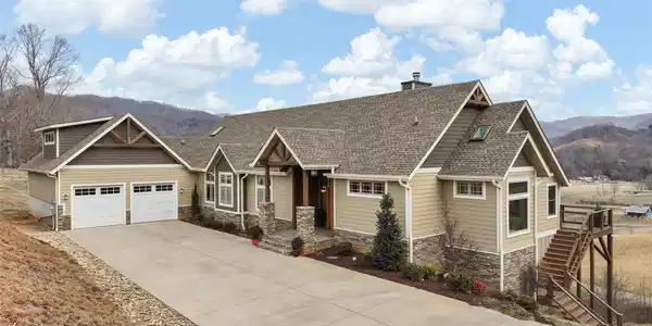 164 Flowing Hills Drive