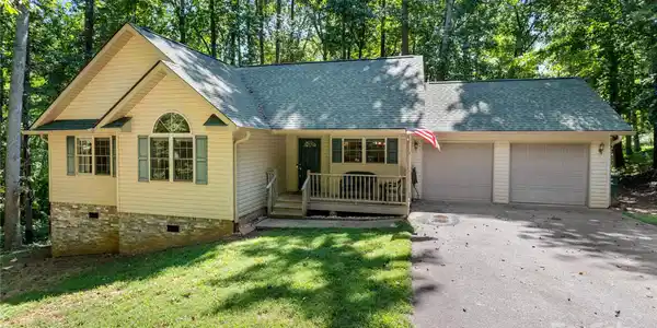 38 Leatherwood Drive