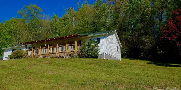 3 Altapass Trail