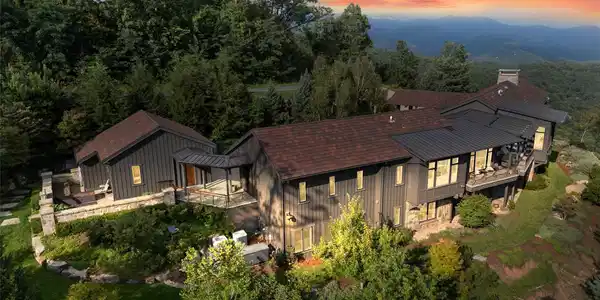 208 Skycliff Drive