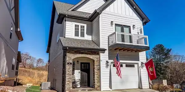 16 Tudor Way