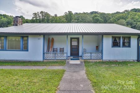 5407 Gerton Highway