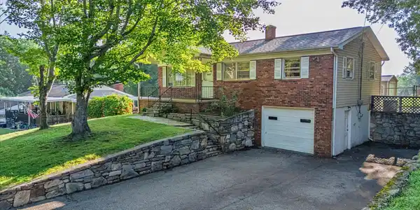 21 Cedar Hill Circle