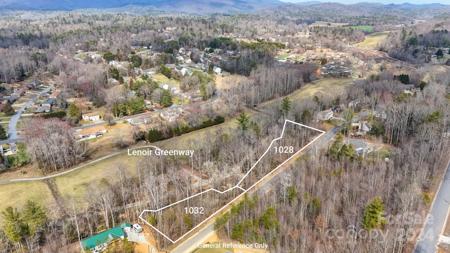 1032 Williamsburg Drive NE