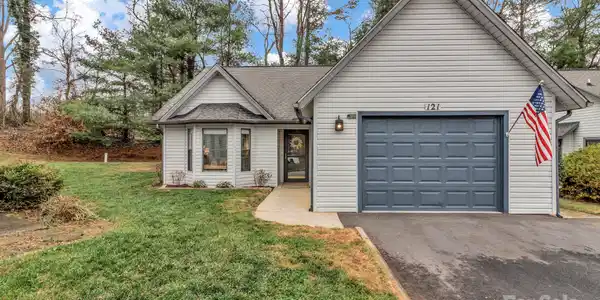 121 Cimarron Drive