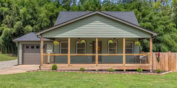 93 Cresthaven Drive