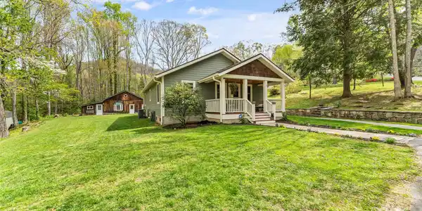 11 Hunting Lodge Drive