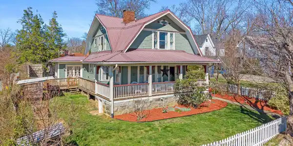 26 E Chestnut Street