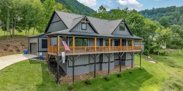 11 Farm Cove Lane
