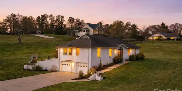 17 Amber Drive