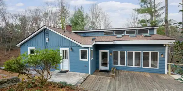 11 Spring Cove Road