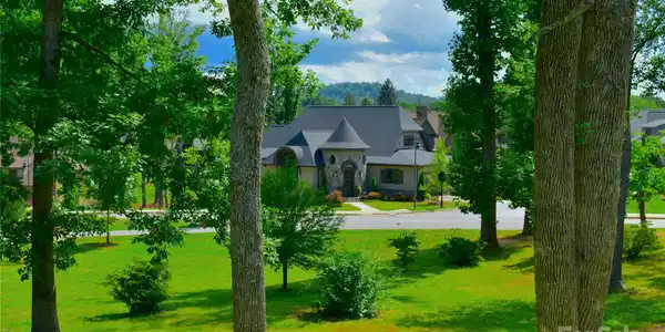4 Chantilly Drive