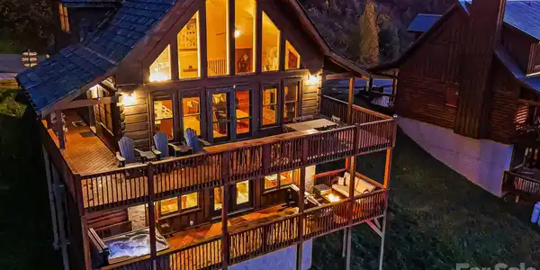 121 Scenic Wolf Drive