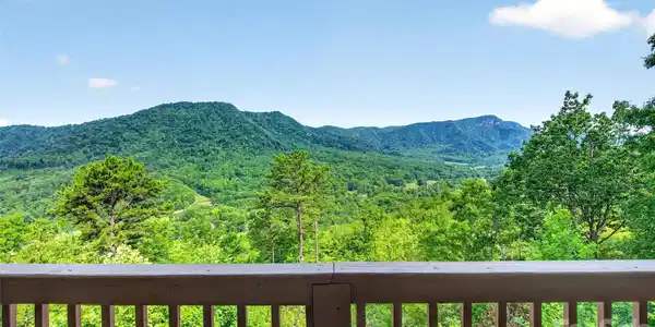 40 E Valley View Drive