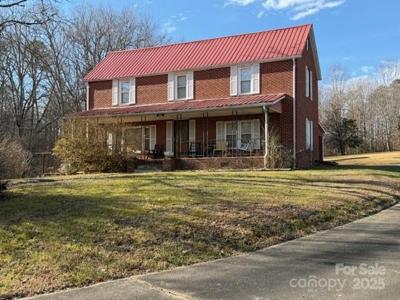 6496 US 221S Highway