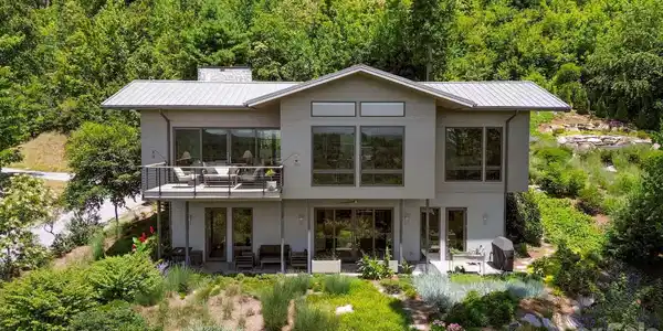 232 Curtain Bluff