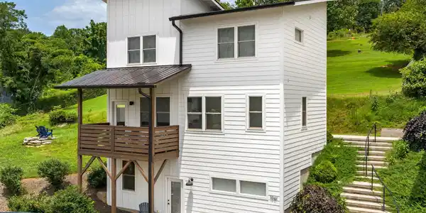 1061 Riverside Drive