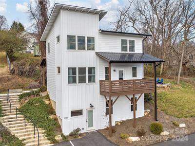 1059 Riverside Drive
